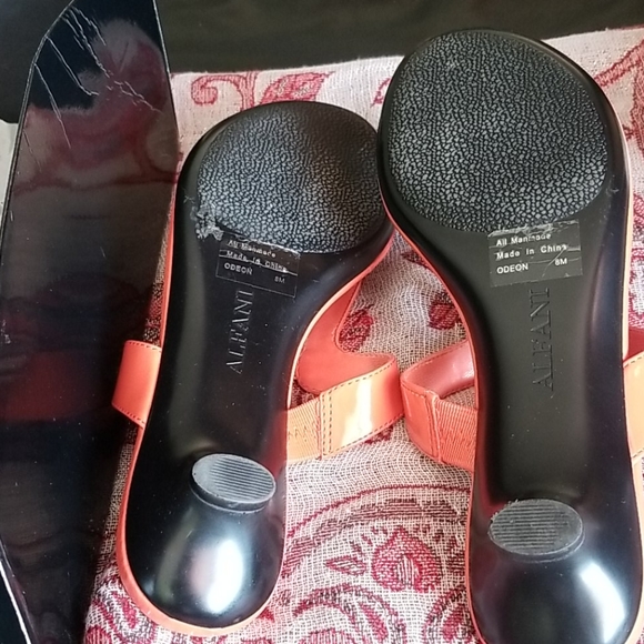 New Alfani Thong Sandals - Picture 4 of 5